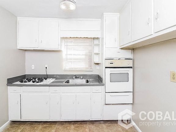 4th image of 890 Greenwood Ave NE #4