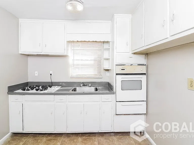 890 Greenwood Ave NE #4 — Photo 4
