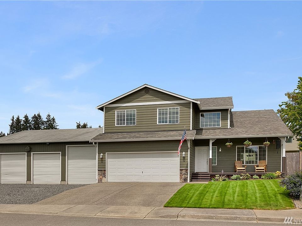 Rare Find! Grand Haven Estates Offers this 4 Bedroom 2.5 Bath 2-Story Home on a Cul-de-sac!
