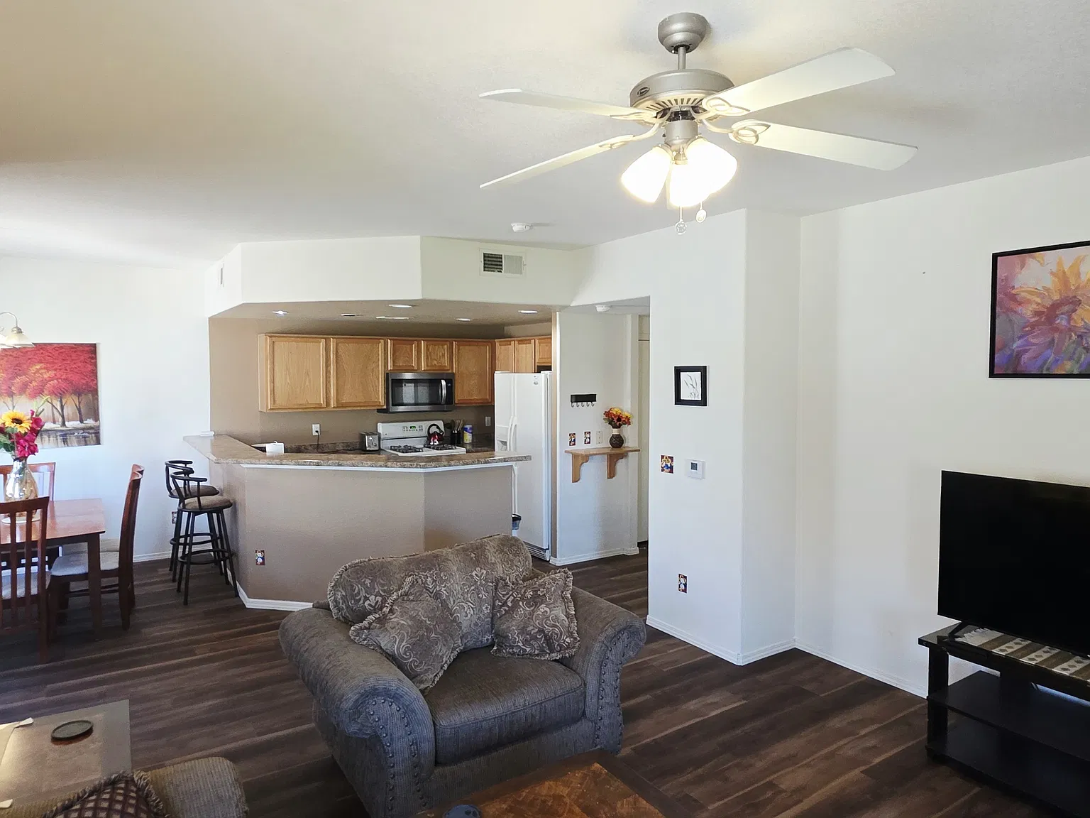 3 bed, 1235 sqft, $2,325 — Photo 3