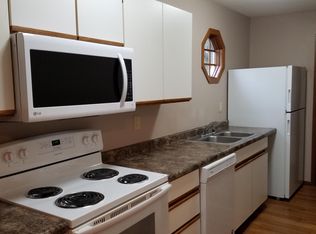 220 NE 9th St APT 1, Madison, SD 57042