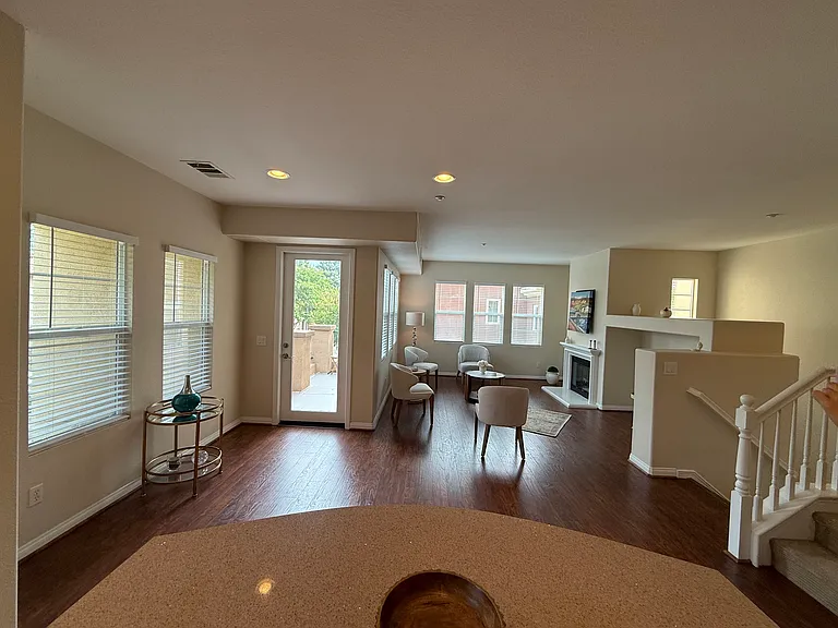 1355 Sky Ridge Ct — Photo 7