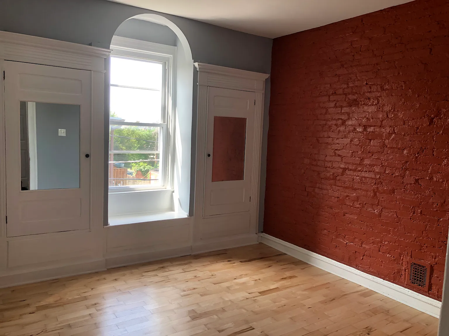 3 bed, 1.5 bath, 2390 sqft, $2,400 — Photo 3