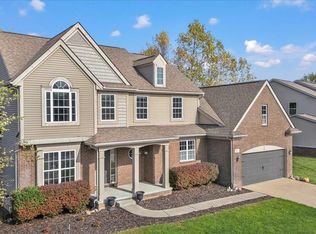 871 Wynstone Cir S, Oakland, MI 48363