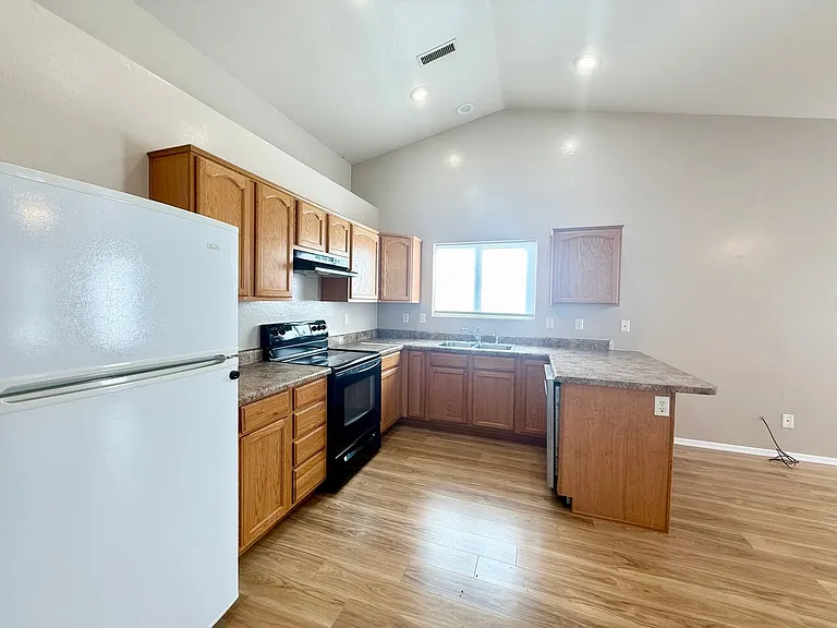7490 E Horseshoe Ln #B — Photo 3
