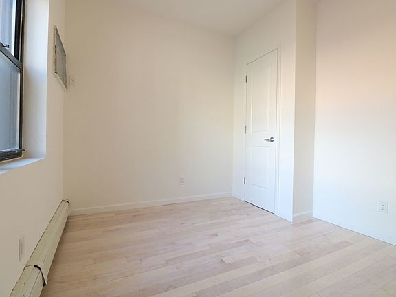 5th image of 127 Graham Ave #2RR