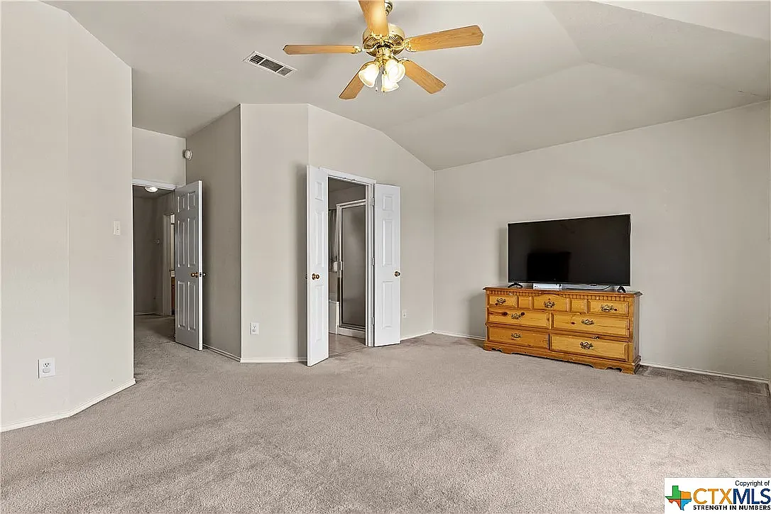 3 bed, 1992 sqft, $1,650 — Photo 4