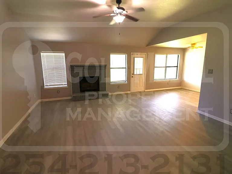 910 Frontier Trl — Photo 3
