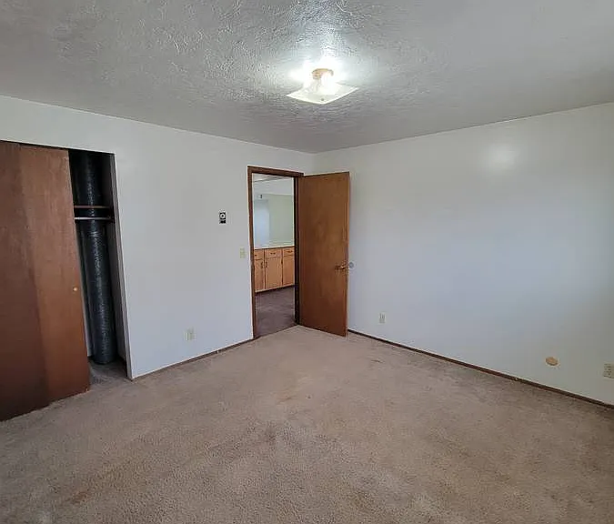 560 N Water Ave #4 — Photo 7