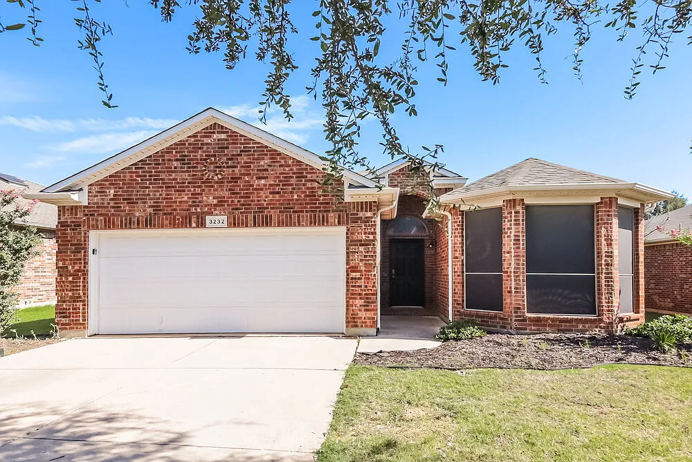 3 bed, 2.0 bath, 1562 sqft, $2,040 — Photo 1