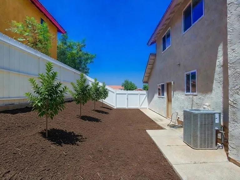2074 Caraway St — Photo 17