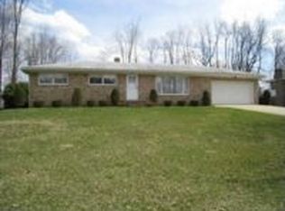 2571 Woodview Rd, Uniontown, OH 44685