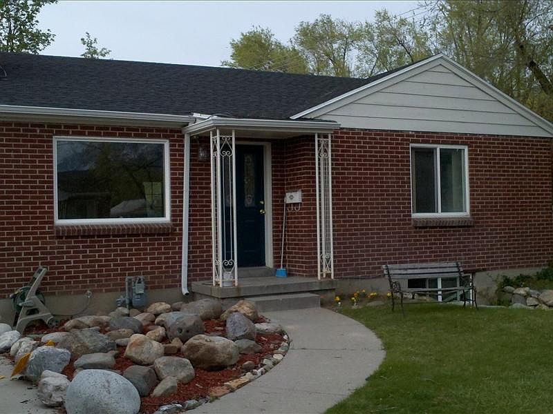 Front of the house standing in the 6 car driveway or you can park 4 cars and play Basketball