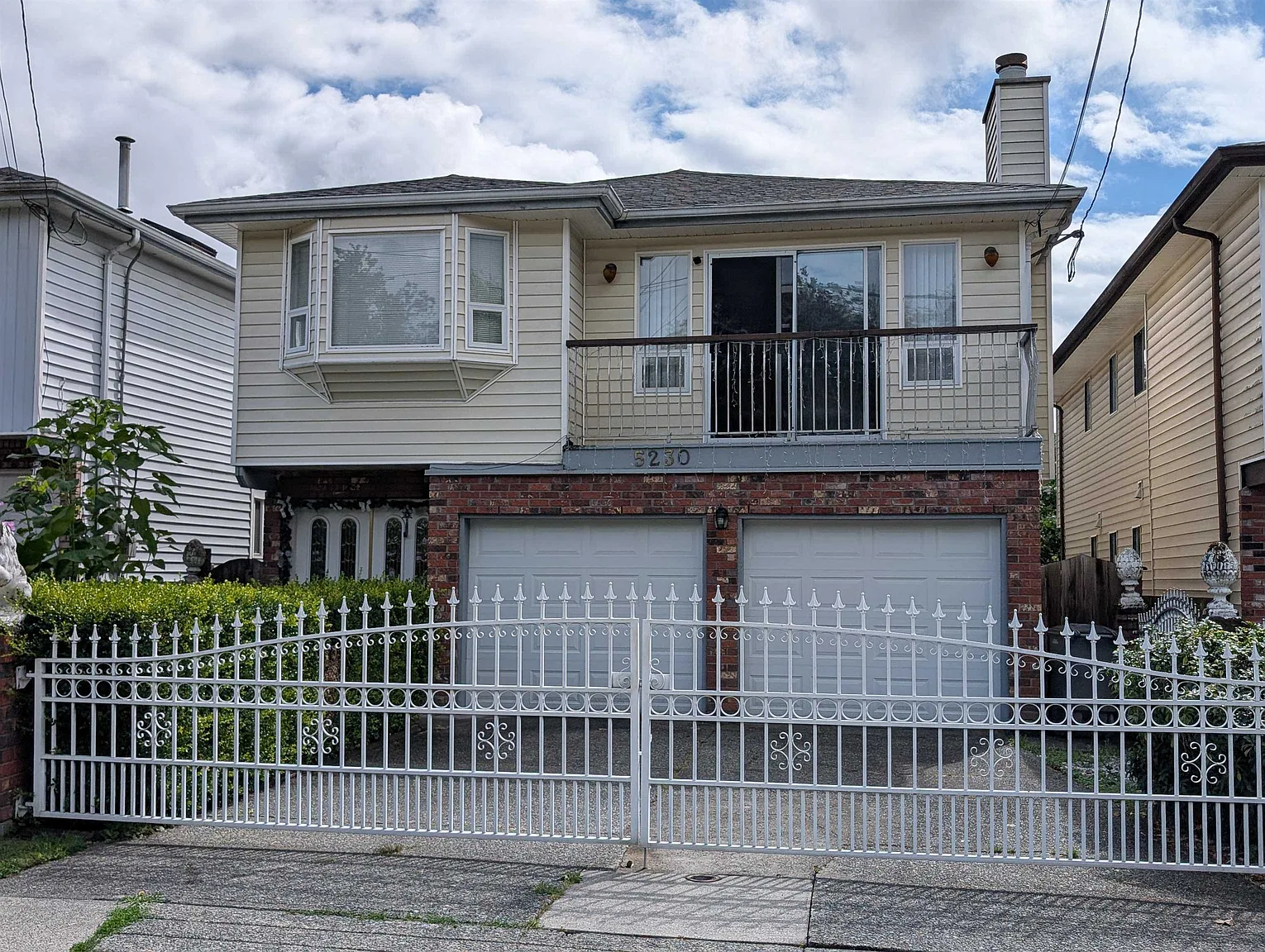 5230 McKinnon St photo 1