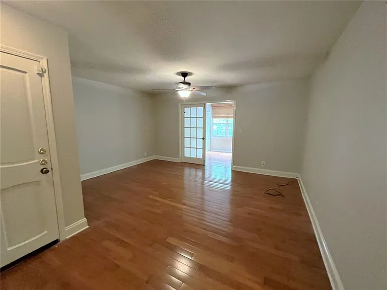 82 Montre Sq NW — Photo 10