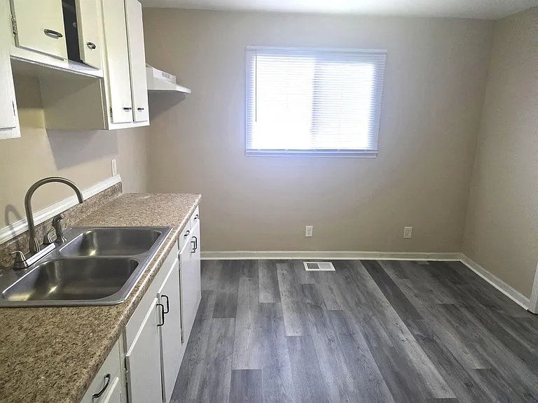 245 S Randolph St — Photo 4