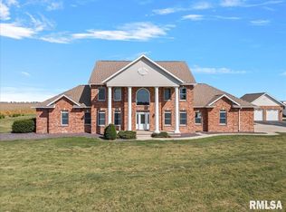 26142 E 1st Rd, Waggoner, IL 62572