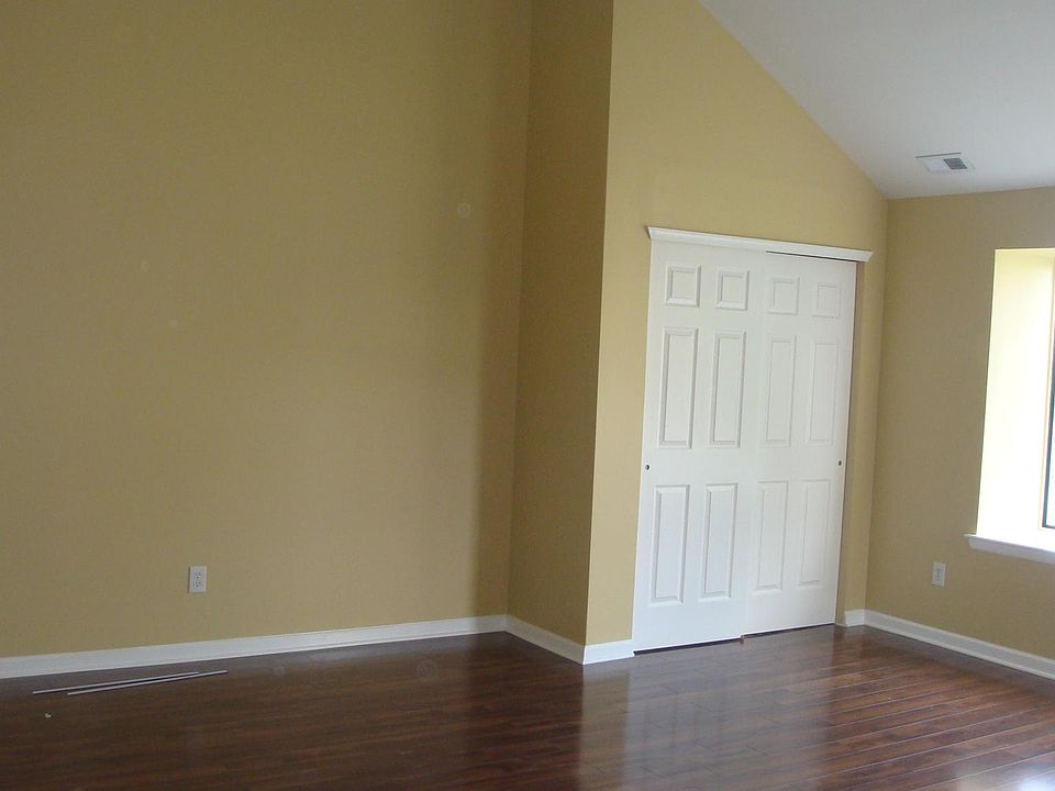 Family room (with extra closet)