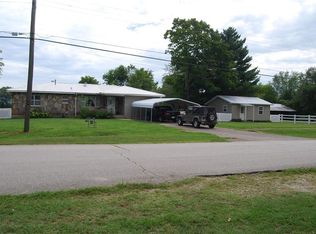 305 W 9th St, Green Forest, AR 72638