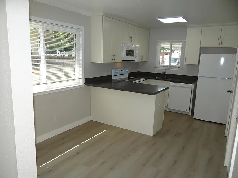 8642 Beverly Ln — Photo 10