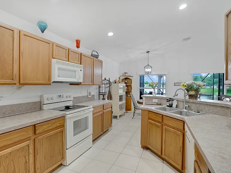5335 Vernio Ln — Photo 20