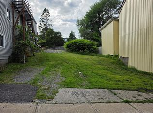 143 Guilford St, Saint John, NB E2M 1V5