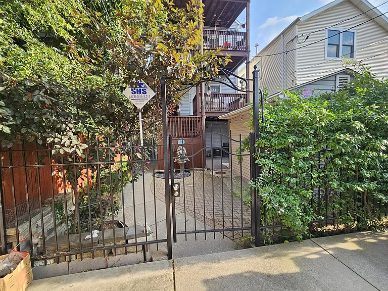 1140 W Barry Ave #1 — Photo 24
