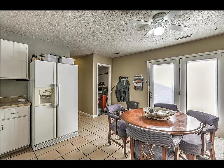 2337 Lonedell Rd — Photo 4