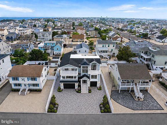 5th image of 309 W 16th St