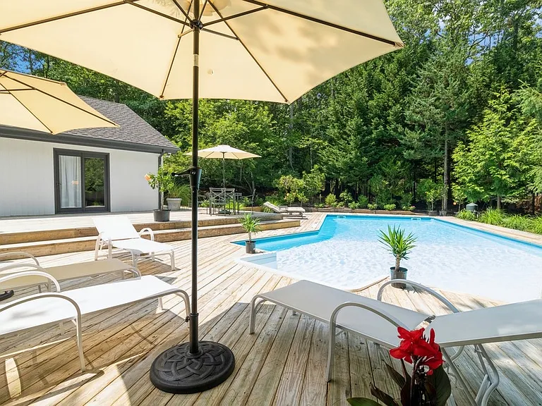 8 Bay Woods Dr — Photo 3