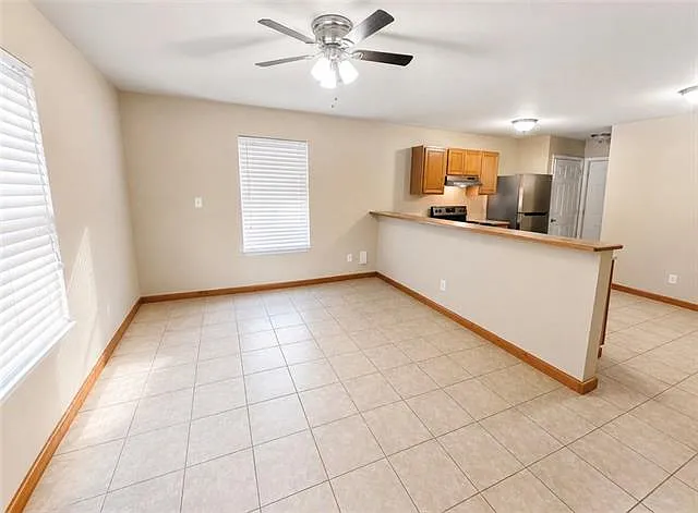 2 bed, 1.0 bath, 888 sqft, $1,000 — Photo 2