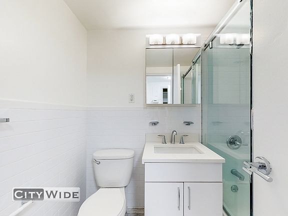 4th image of 219 E 69th St #9S