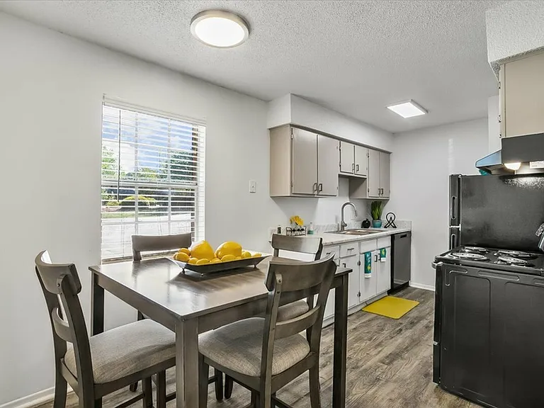 Dining and Kitchen | Apartments Greenville, SC | Park West Room