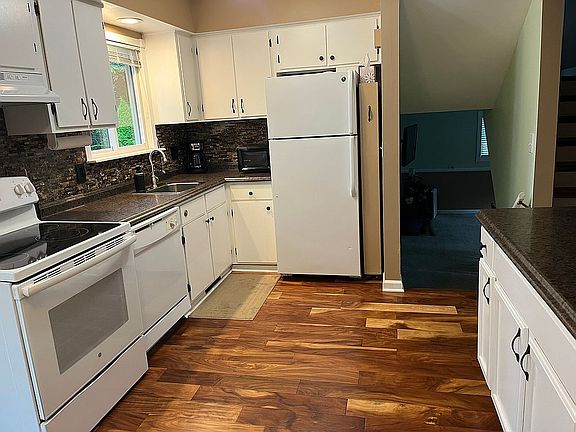 4th image of 3144 Beaumont Dr