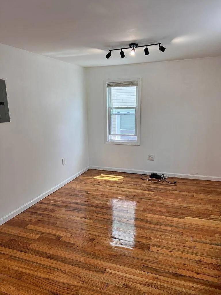 2 bed, 1.0 bath, $3,100 — Photo 3