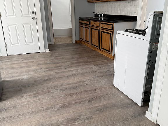 2nd image of 159 Elm St APT 2