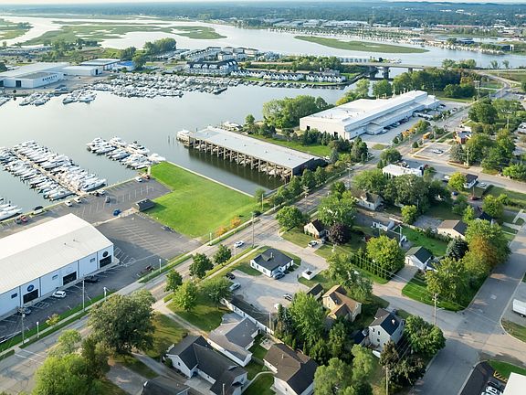 17-web-or-mls-Unit #4 501 Pine St Spring Lake, MI, United States-17_09112025