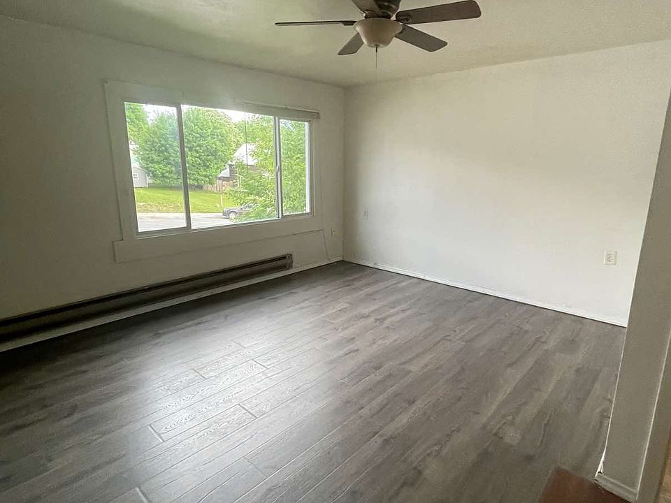 1st image of 571 N Oak St APT 3