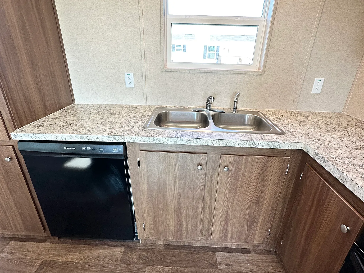 3 bed, 1200 sqft, $1,400 — Photo 4