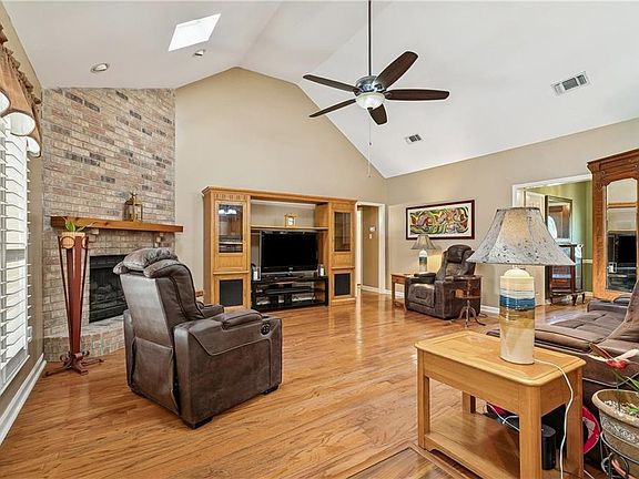 4th image of 118 Fern Dr