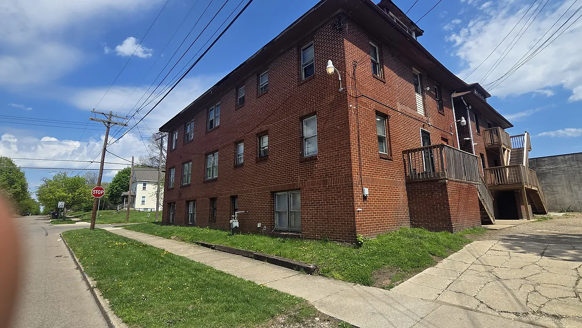 Building Photo - 228 Cole Ave