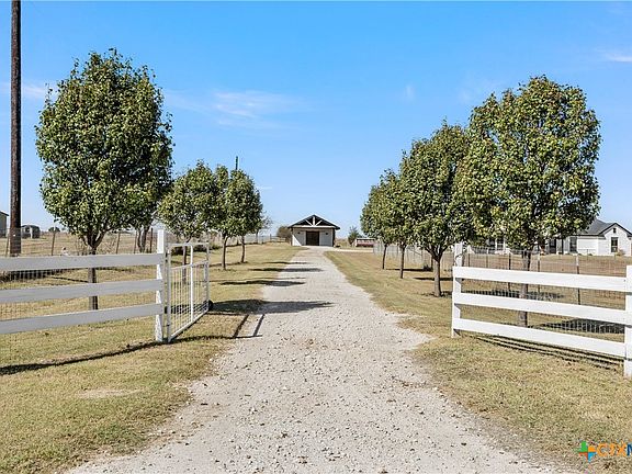 3rd image of 924 Patton Rd