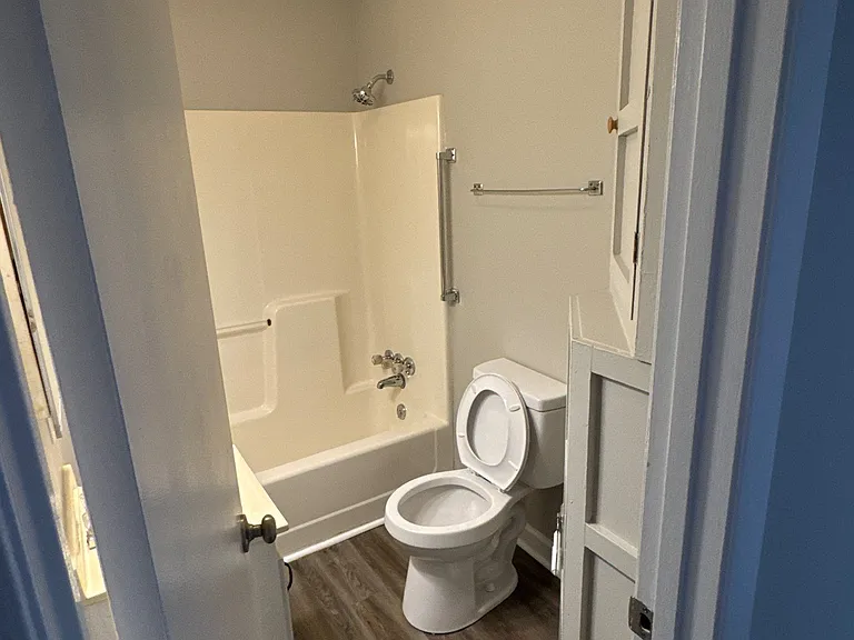 222 Chapman Rd #B1 — Photo 16