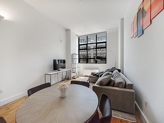 5th image of 360 Furman St APT 1023