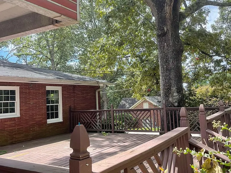 690 Ridgewood Ave — Photo 3