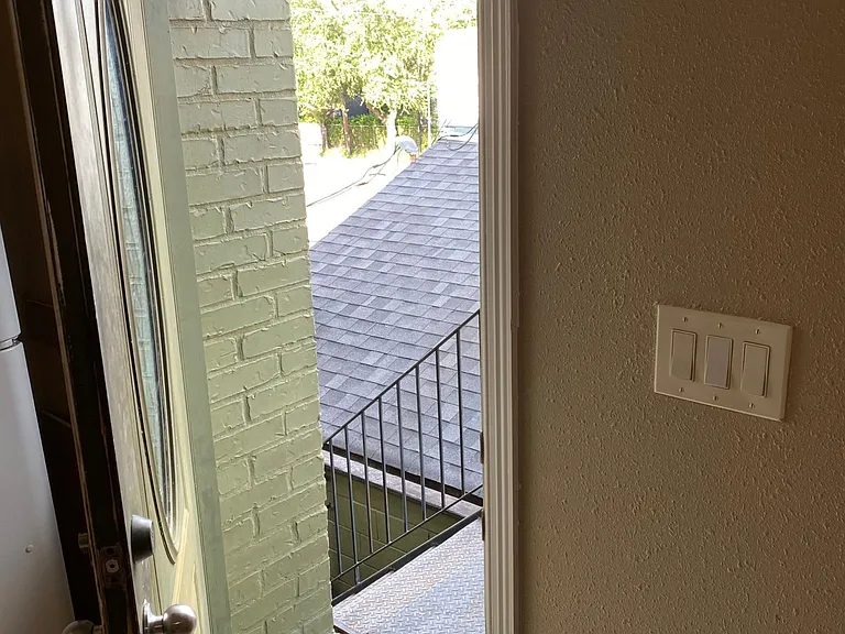 1012 McGowen St #1-2-4 — Photo 7