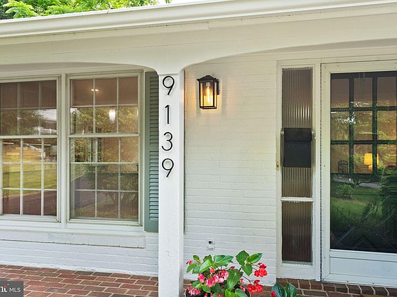 3rd image of 9139 Leghorn Pl