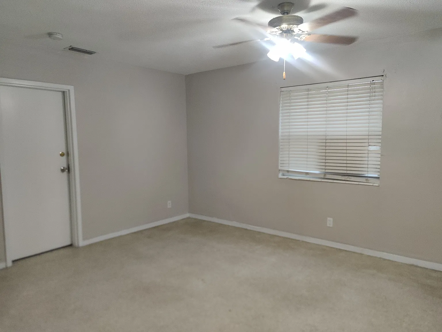 2 bed, 1000 sqft, $2,200 — Photo 4