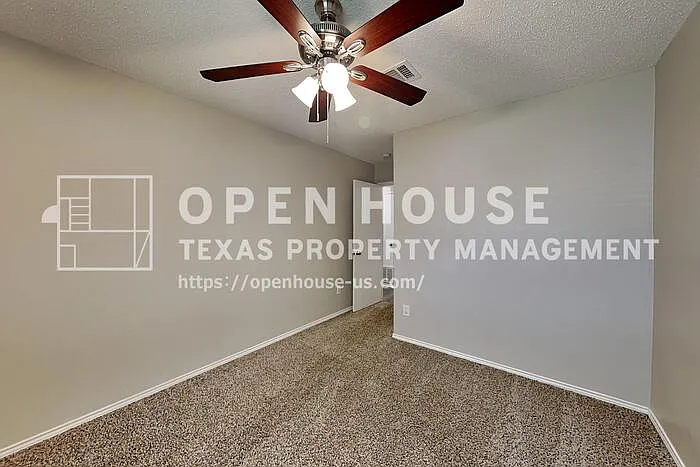 520 Bailey St — Photo 13