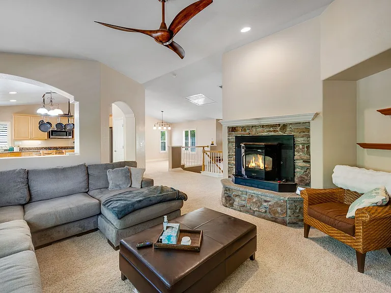 4011 Prairie Falcon Dr — Photo 3